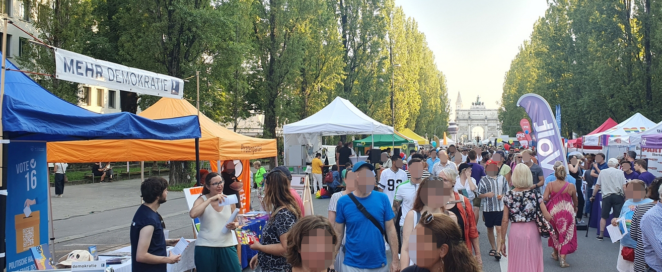 Bild zur Veranstaltung Straßenfest Corso Leopold Sept. 2025: Mehr Demokratie-Infostand