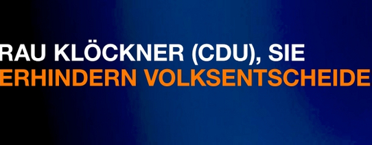 Auf dem Bild steht "FRAU KLÖCKNER (CDU), SIE VERHINDERN VOLKSENTSCHEIDE!".