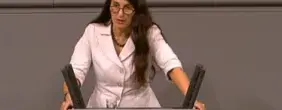 2013-05-18 Bundestagsdebatte Informationsfreiheit Kirsten Lühmann von der SPD hält eine Rede im Bundestag auf dem Bild.