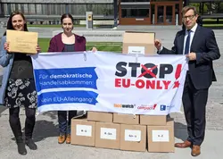 Aktionsbündnis reicht Verfassungsbeschwerde gegen EU-Handelsabkommen mit Singapur ein Aktionsbündnis reicht Verfassungsbeschwerde gegen EU-Handelsabkommen mit Singapur ein