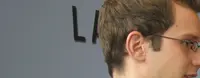 Auf dem Bild wird gerade ein Interview geführt.
