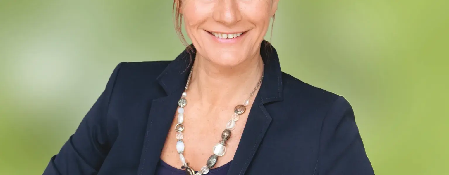 Ein Porträt von Claudine Nierth. Sie ist Bundesvorstandssprecherin.