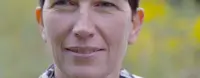Ein Porträt von Silvia Bender.