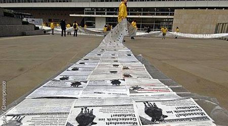 Greenpeace übergibt eine Million Unterschriften gegen genmanipulierte Nahrungsmittel. (c) Jock Fistick / Greenpeace