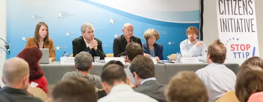 (Pressekonferenz des "Stop TTIP"-Bündnisses | Copyright: FKPH) Auf dem Bild ist die Pressekonferenz des "STOP TTIP"- Bündnisses zu sehen.