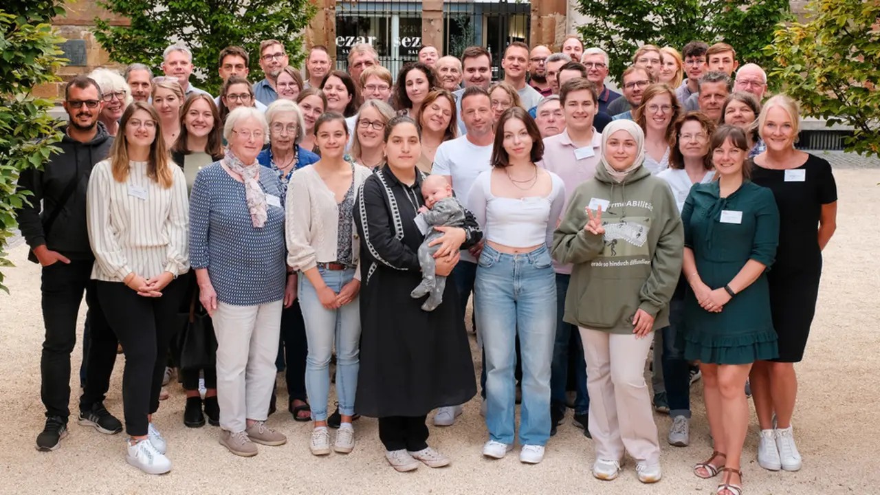 Gruppenfoto der Teilnehmerinnen und Teilnehmer des Bürgerforums G8/G9 in Baden-Württemberg