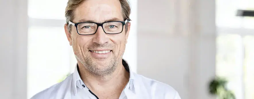 Ein Porträt von Roman Huber. Er ist Geschäftsführender Bundesvorstand.