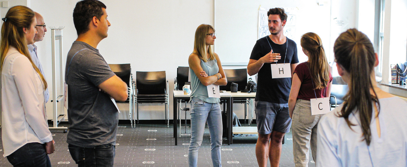 Bild zur Veranstaltung Workshop: Eine Erkundung von Polarisierung, Trauma und Politik