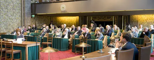 Die Innenräume von niederländischen Parlament sind zu sehen.