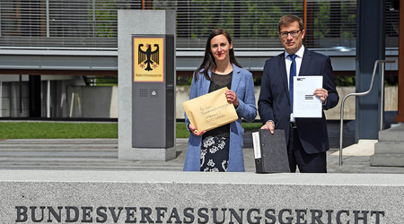 Aktionsbündnis reicht Verfassungsbeschwerde gegen EU-Handelsabkommen mit Singapur ein