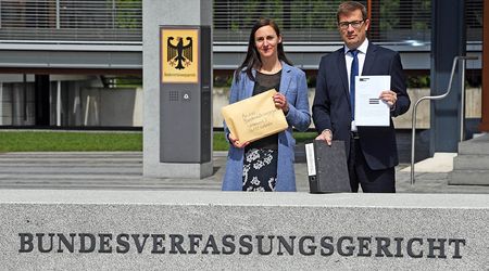 Aktionsbündnis reicht Verfassungsbeschwerde gegen EU-Handelsabkommen mit Singapur ein