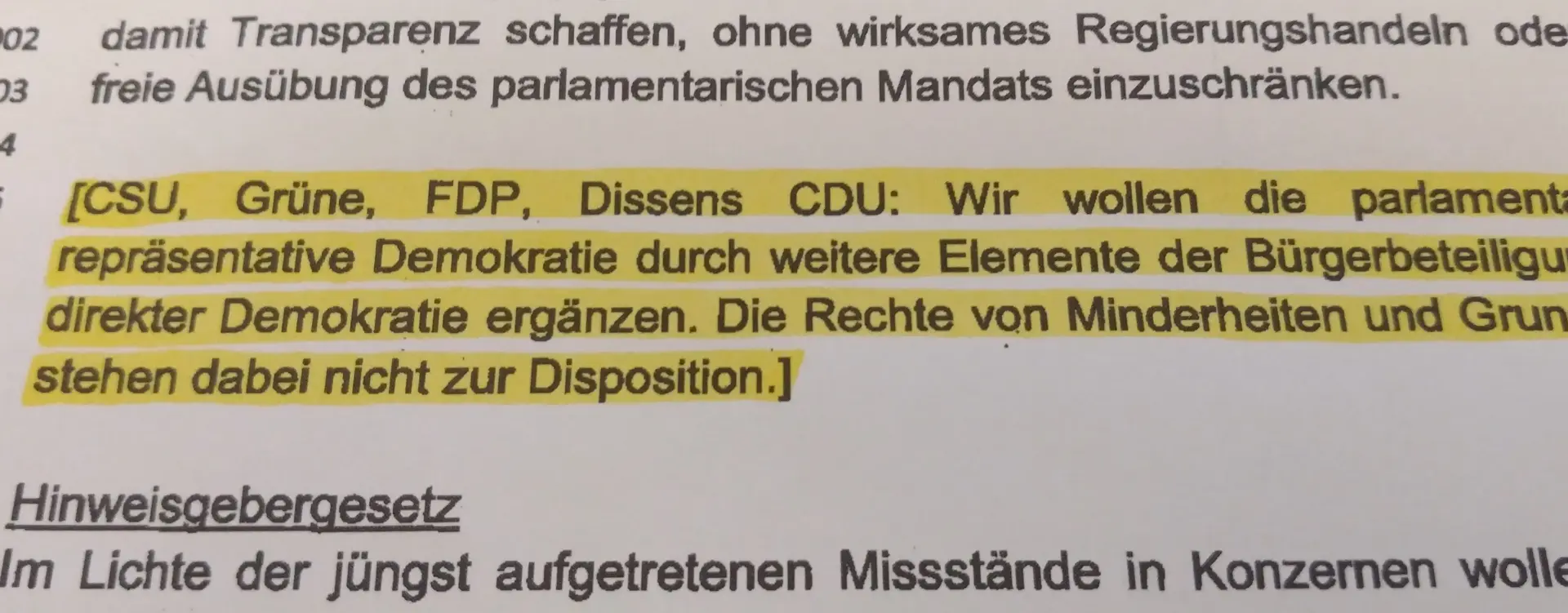 Ein Auszug aus einem Text, der gelb markiert ist.