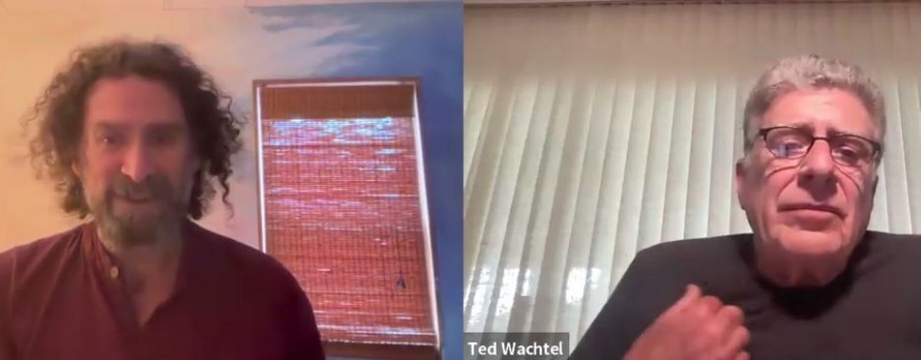 Bildschirmfoto aus einem YouTube-Video mit Josh und Ted Wachtel. Beide blicken aus Bild-Kacheln der Videokonferenz-Plattform Zoom in die Kamera