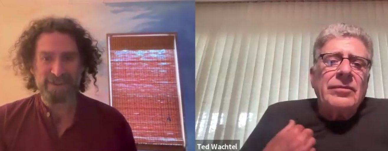 Bildschirmfoto aus einem YouTube-Video mit Josh und Ted Wachtel. Beide blicken aus Bild-Kacheln der Videokonferenz-Plattform Zoom in die Kamera