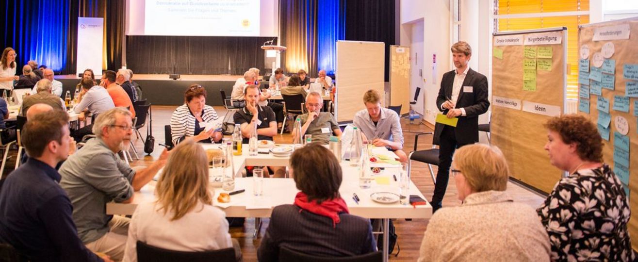 Bild zur Veranstaltung Netzwerk Bürgerräte: Losdemokratie in der Stadtplanung