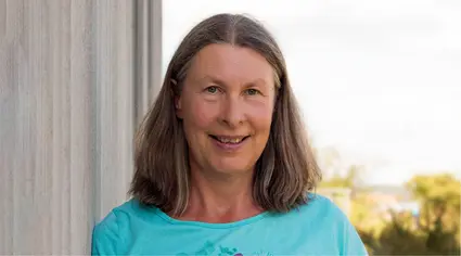 Ein Porträt von Marita Hoffend. Sie ist verantwortlich für die Buchhaltung.