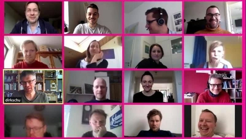 Man sieht einen Zoom Anruf mit mindestens 16 Menschen.