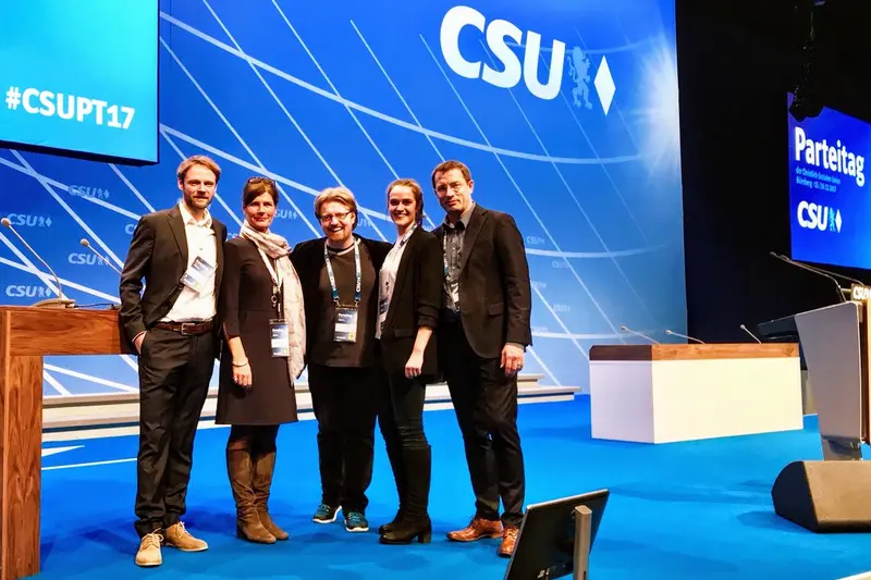 Auf dem CSU Parteitag sind: Simon Strohmenger, Claudine Nierth, Mark Zdunnek, Anne Ohnesorge und Roman Huber zu sehen.