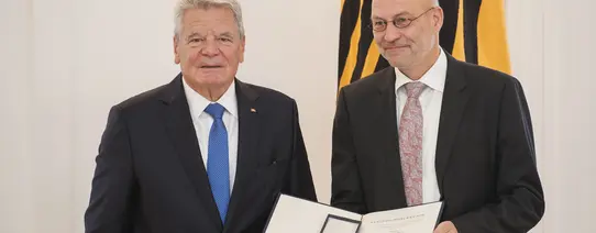 Auf dem Bild ist Ralf-Uwe Beck und Joachim Gauck.
