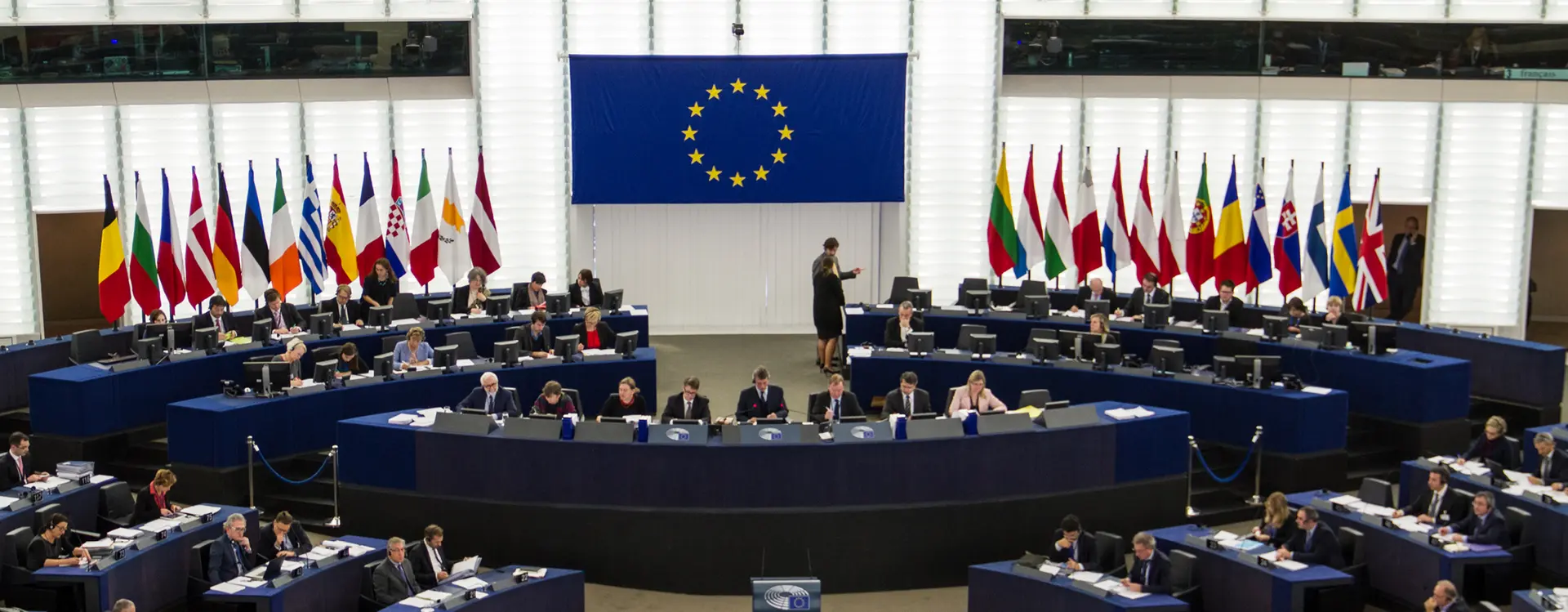 Auf dem Bild sieht man das EU Parlament gut besetzt