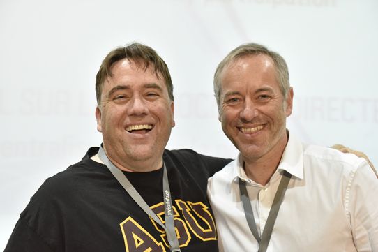 (Joe Matthews und Bruno Kaufmann sind glücklich über die Verabschiedung der Tunis-Deklaration | Foto by Michael von der Lohe | Lizenz: CC BY-SA 2.0)