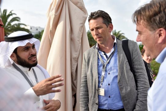 (v.l.: Ein saudischer Journalist mit Daniel Schily von unserer Partnerorganisation Democracy International und Joe Matthews | Foto by Michael von der Lohe | Lizenz: CC BY-SA 2.0)