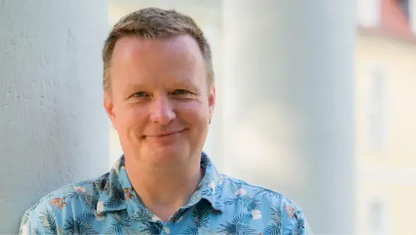 Ein Porträt von Thorsten Sterk. Ansprechpartner für Bürgerräte und Kommunale Demokratie