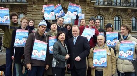 Aktionsurlauber vor der Hamburger Bürgerschaft