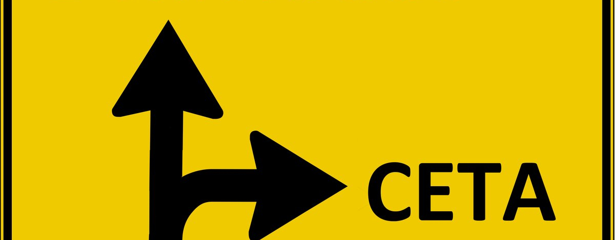 Auf dem Verkehrsschild geht es geradeaus zur Demokratie und rechts kann man nach CETA abbiegen.