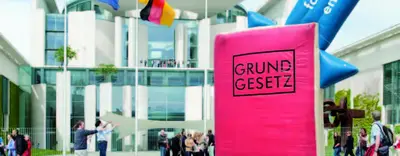 Das Deckblatt von der Gesetzentwurf-Broschüre ist zu sehen.