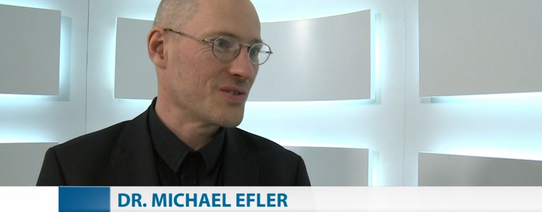 Auf dem Bild ist Dr. Michael Efler, welcher Bundesvorstandssprecher bei Mehr Demokratie ist, zu sehen.