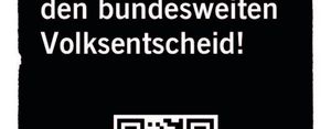 (Vorderseite der Visitenkarte) Auf dem Bild steht auf schwarzem Hintergrund "Seit über 60 Jahren verhindert die CDU den bundesweiten Volksentscheid!".