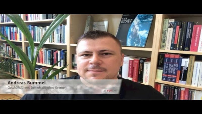 Ein Standbild von dem Video.