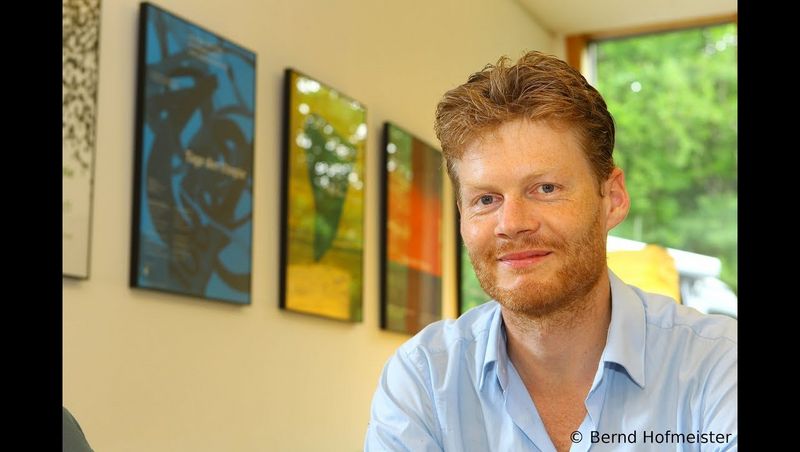 Ein Standbild von dem Video.