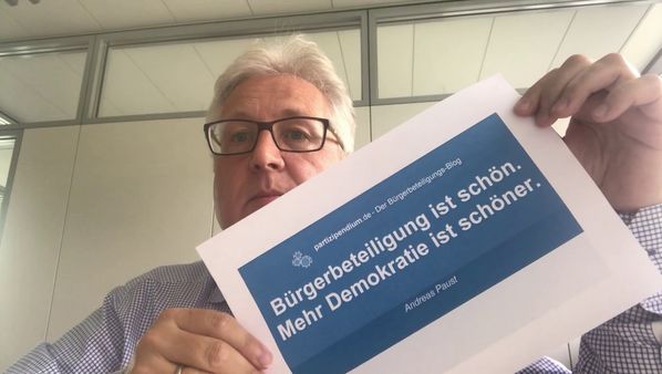 Ein Porträt von Dr. Andreas Paust. Er ist Betreiber des Bürgerbeteiligungs-Blog partizipendium.de.