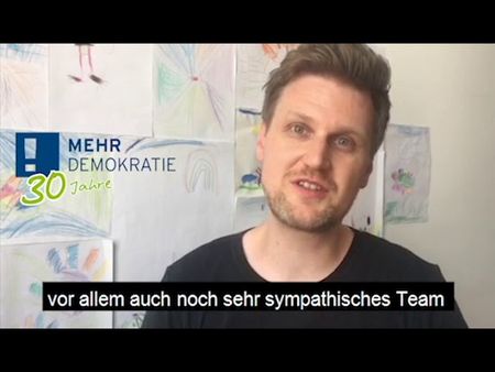 Ein Porträt von Martin Rücker. Er ist Geschäftsführer von foodwatch.